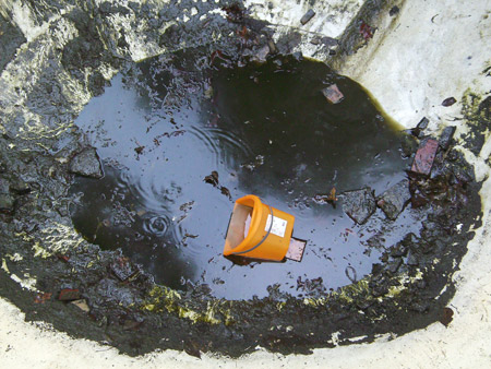 pool DO NOT WANT haz a bucket