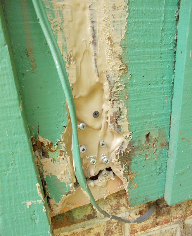 Wood repair (1) with Minwax High Performance Wood Filler